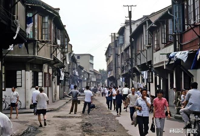 京路惊人景象曝光网友直呼太震撼了k8凯发一触即发80年代老上海南(图1)