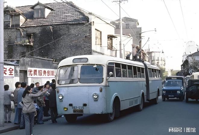 京路惊人景象曝光网友直呼太震撼了k8凯发一触即发80年代老上海南(图3)