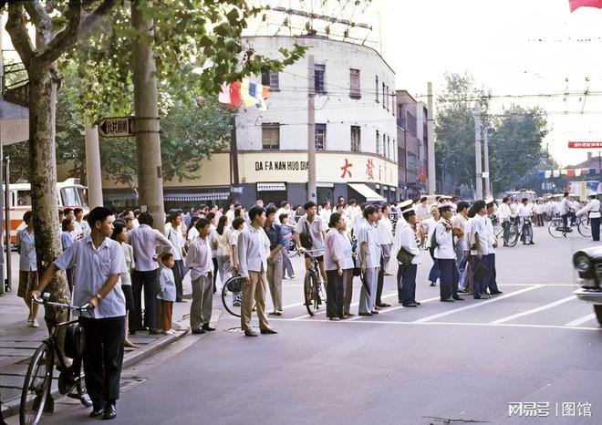 京路惊人景象曝光网友直呼太震撼了k8凯发一触即发80年代老上海南(图9)