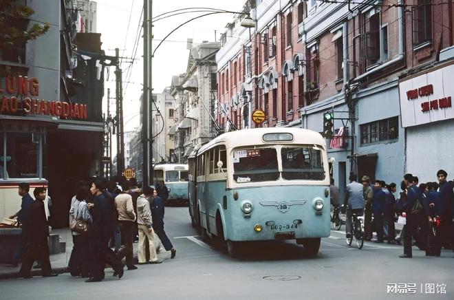 京路惊人景象曝光网友直呼太震撼了k8凯发一触即发80年代老上海南(图16)
