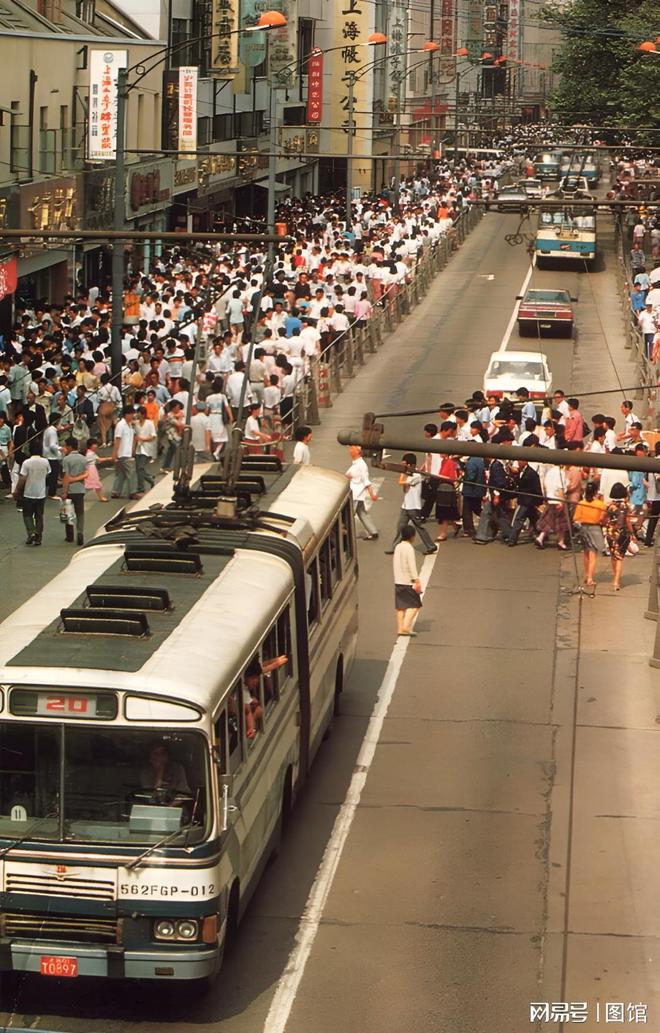 京路惊人景象曝光网友直呼太震撼了k8凯发一触即发80年代老上海南(图32)